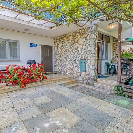 Apartments Bastovanovic ロヴィニ エクステリア 写真