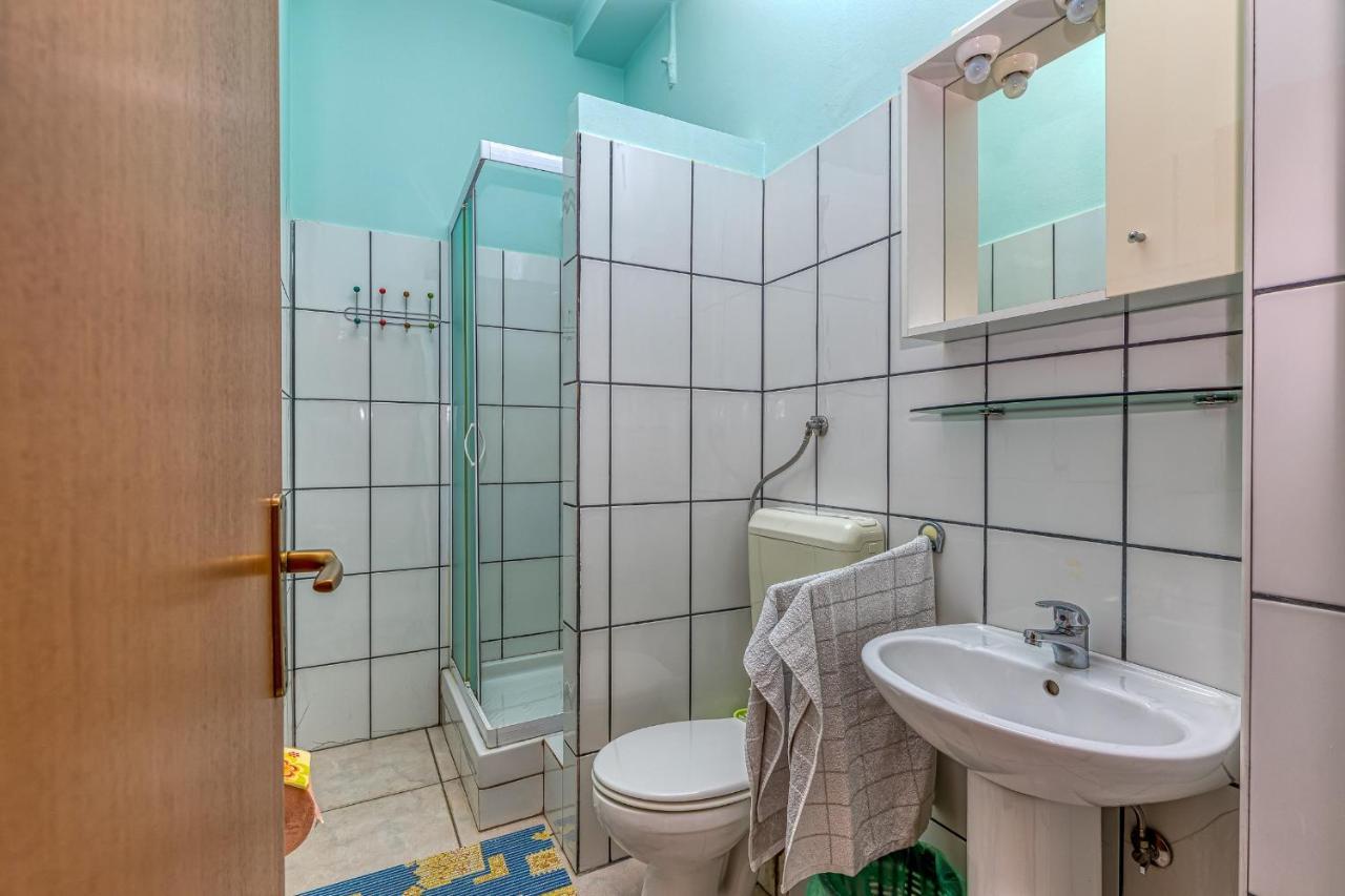 Apartments Bastovanovic ロヴィニ エクステリア 写真