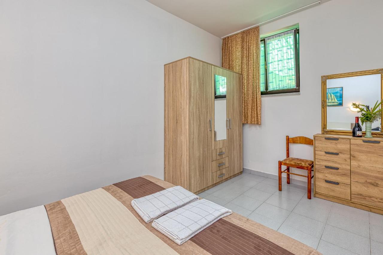Apartments Bastovanovic ロヴィニ エクステリア 写真