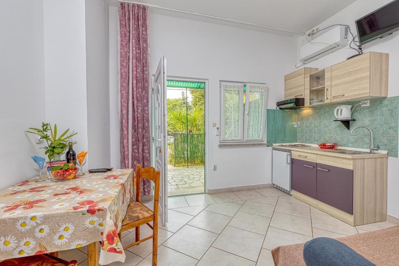 Apartments Bastovanovic ロヴィニ エクステリア 写真