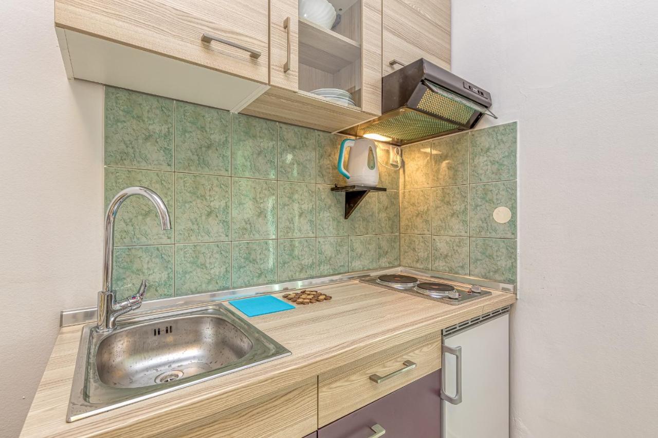 Apartments Bastovanovic ロヴィニ エクステリア 写真