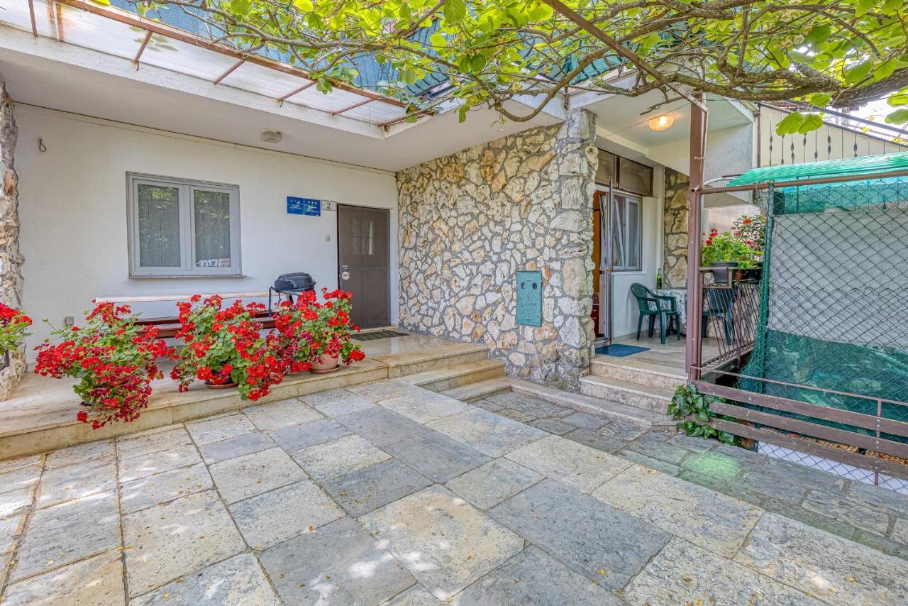Apartments Bastovanovic ロヴィニ エクステリア 写真